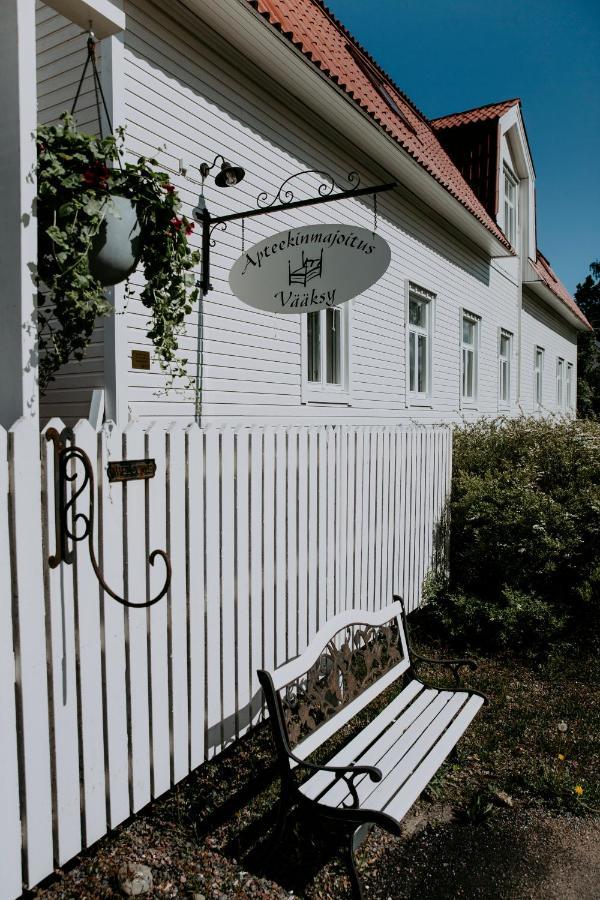 Vaeaeksyn Apteekinmajoitus Buitenkant foto